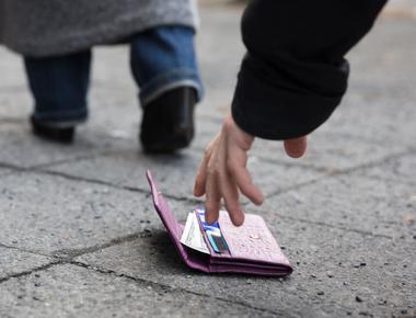 常見英文錯誤：I picked up a wallet on the street