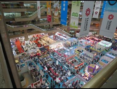 exhibition 和 exposition 有什麼不同?