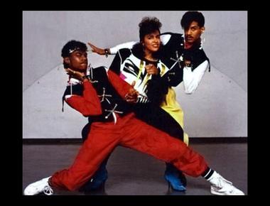 "尬舞" 的英文怎麼說?